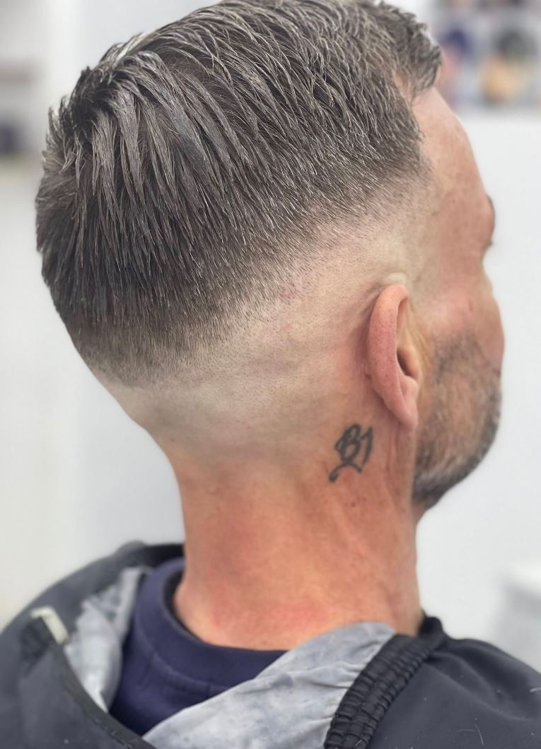 Slick back med fade - set bagfra